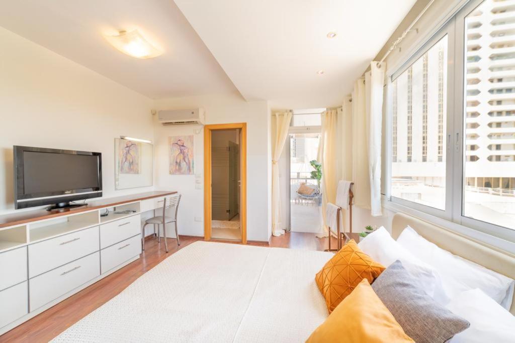 Art Apartment In Mamila - Art & View Gerusalemme Esterno foto